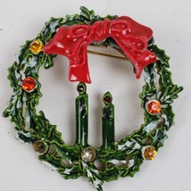 Vintage Statement Brooch Christmas Wreath &amp; Bandles 1.5 Inch Pin - $16.83