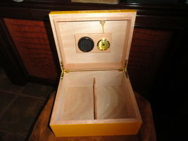 ashtray made by Byron in original  box with humidor image 5
