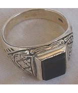 Onyx surface man ring B  - $567.85 MXN