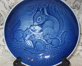 B & G Mother's Day Collector Plate "Squirrel and Young" - Denmark-1977 - $8.00