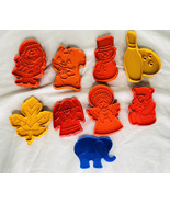 LOT (9) VTG RED HARD PLASTIC COOKIE CUTTERS HOLIDAY CHRISTMAS Fall Bowli... - £22.17 GBP