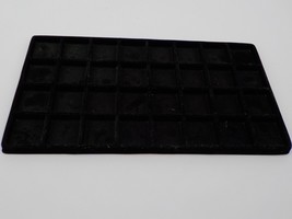 32 SPACE PLASTIC JEWELRY DISPLAY TRAY 14&quot;X7.5&quot; FELT COVERED GRID 1 9/16&quot;... - £3.13 GBP
