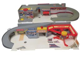 VTG 1979 Mattel Hot Wheels Car Wash &amp; Service Station Playset Missing Legs - $34.60