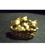 Vintage 3 Cats in a basket goldtone pin - $27.29 CAD