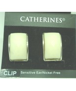 BEAUTIFUL CATHERINES WHITE ON SILVER SENSITIVE EAR CLIP EARRINGS - £6.05 GBP