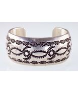 Navajo W. TAHE Stamp Design Sterling Silver Cuff Bracelet - $32,036.16 MXN