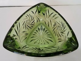 Vintage Green Glass Ashtray Pinwheels 3 Rests Triangle Shaped Hazel Atlas Deep - £16.21 GBP