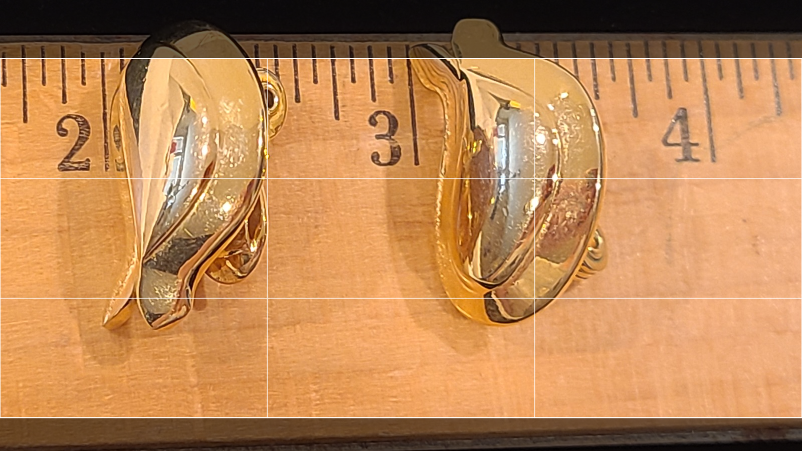 Monet Vintage Gold Tone Teardrop Shape Clip-On Earrings Item image 7