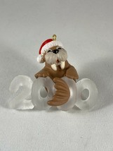 Hallmark Vintage 2000 Cute Walrus Animal Christmas Ornament - £7.59 GBP