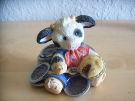 1994 Mary Moo Moo’s “Cow Pies” Figurine  - $342.65 MXN