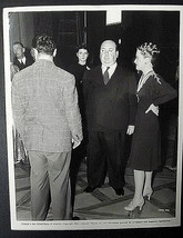ALFRED HITCHCOCK:DIR:PRISCILLA LANE (SABOTEUR) ORIG,1942 ON THE SET PHOTO - £237.10 GBP