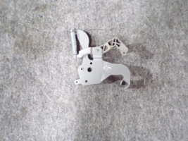 WR13X10930 GE REFRIGERATOR UPPER LEFT SIDE DOOR HINGE - $239.57 MXN