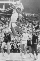 Kareem Abdul Jabbar Dunks Against Stanford Basketball Player 4X6 Photo Reprint - £6.25 GBP