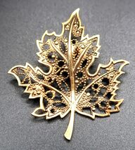 Vtg Spain Filigree Maple Leaf Pin Brooch Gold Tone Open Work Stunning Be... - $19.99