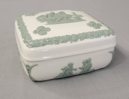 Wedgwood Barlaston Etruria Embossed Green Queens Ware Vanity Trinket Box England - $18.65