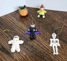 Vintage 5 Halloween Ornaments Fimo Clay Pumpkin Scarecrow Mummy Vampire ... - $870.21 MXN