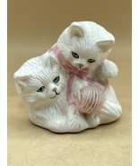 Vintage Kitsch Ceramic MCM White Kitty Cat Real Yarn Ball Figurine - $372.34 MXN