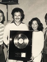 1978 Carole Bayer Sager w/ Australian Gold Record for Debut Album PR Press Photo - £17.02 GBP