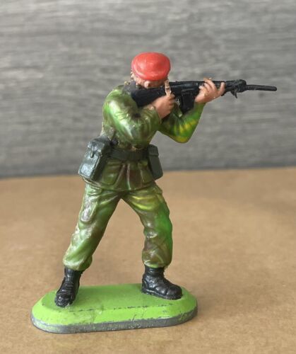 One Vintage 1978 Britains Ltd Super Deetail Soldiers - Made In England - £11.12 GBP