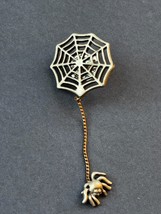 Vintage JJ Signed Silvertone Spider Web w Dangling Spider Halloween Hat or Lapel - £11.62 GBP