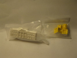 Wade miniture set - the White House &amp; Yellow Crate stack, factory sealed - £5.60 GBP