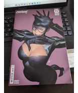 Catwoman #70 Homare Variant Cover - $197.71 MXN