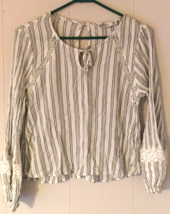 Hollister blouse size S white gray stripes lace accents keyhole opening - £9.58 GBP