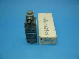 Allen Bradley 802T-AT Limit Switch Side Rotary Spring Return 4 Circuit - £99.55 GBP