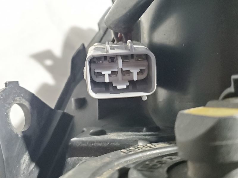 2008 2009 Subaru Impreza OEM Right Headlight Halogen Very Faded Item image 8