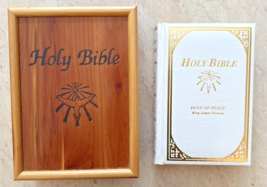 KJV Holy Bible In Cedar Wood Remembrance Box Dove Of Peace Never Used Ki... - $28.05
