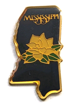 Mississippi Souvenir Pin State Shape Magnolia Flower Southern Travel Col... - €8,55 EUR