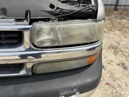 Driver Left Headlight Fits 00-06 SUBURBAN 1500 104560363 - $69.81
