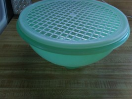 Tupperware colander with grid lid - $14.24