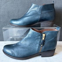 Pre-loved Partner

Eric Michael London Navy Blue Leather Booties Side Zi... - $874.43 MXN