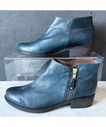 Pre-loved Partner

Eric Michael London Navy Blue Leather Booties Side Zi... - $874.43 MXN