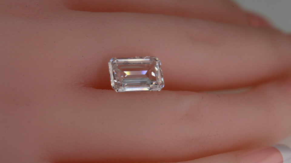 5.51 Carat Cvd Faux Diamonds Grown Emerald Cut Diamond F VS2 Igi Certified-
s... Item image 2