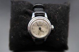 Vtg Guildcraft by Gruen 17 Jewels Winding Womens Watch Runs Keeps Time - $29.99