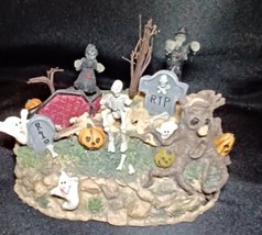 Halloween Lighted Animated Graveyard Scene - Unknown Maker - £33.82 GBP