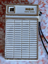 Vintage RCA Solid State AM Radio RZ6104Y White - £17.03 GBP