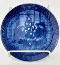 Royal Copenhagen 1983 Merry Christmas Tree Collectors Plate - $21.46