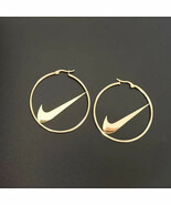 NEW 50mm NIKE SWOOSH GOLD - PLATED METAL HOOPS CLASP EARRINGS, PAIR WOME... - $27.77 CAD