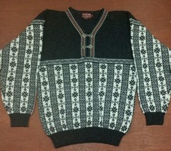 Vintage North Peak women wool knit Norway intarsia pewter clasp Sweater M - £55.32 GBP