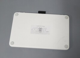 Wacom One 12 Drawing Tablet DTC121W0A ISSUE image 4