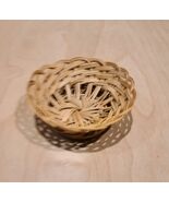 Vintage Small Wicker Basket 3” Diameter  - $156.14 MXN