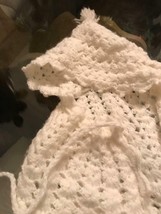VINTAGE  HAMDMADE CROCHETED INFANT  BABY HOODED SWEATER CAPE PONCHO NEVE... - $279.15 MXN