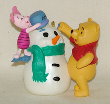 1998 Winnie the Pooh &quot;Building a Snowman&quot; Hallmark Ornament - £11.73 GBP