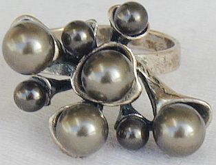 Brown grapes ring