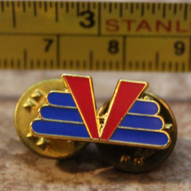 Juniper Brand V Wings Airline Lapel Pin Unsure of Which Airline Company - $10.90