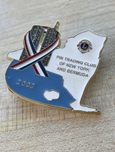 Lions Club 2002 Pin Trading Club of New York Bermuda 1 3/4&quot; Twin Towers NYC - $316.87 MXN