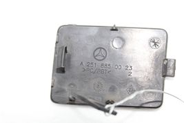 06-10 MERCEDES-BENZ R350 FRONT BUMPER TOW HOOK CAP COVER Q2298 image 11